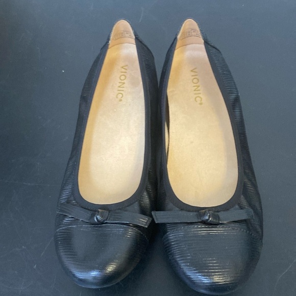 Vionic Shoes - VIONIC

Amorie size 10 black